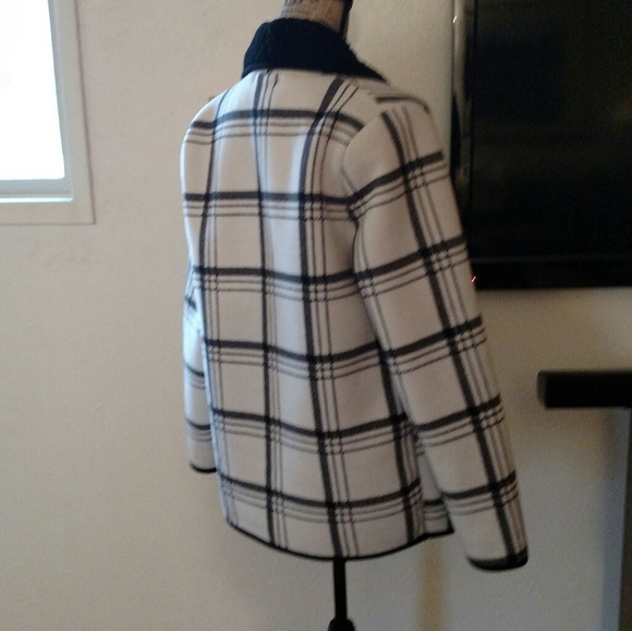 Soft  Black and White Jacket , size Small - Picture 8 of 8